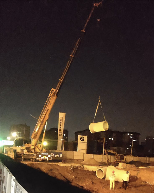 黄梅县“弯臂矫正”—— 吊车的 “形变补偿” 技术