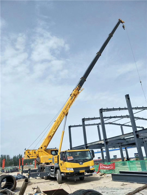 黄梅县超高层建筑钢结构吊装案例